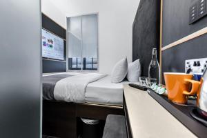 Postel nebo postele na pokoji v ubytování The Z Hotel Holborn