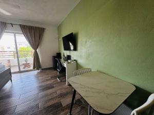 TV a/nebo společenská místnost v ubytování Vista Bayahibe Paradise