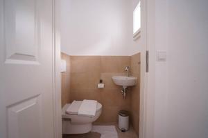 حمام في Authentic Austrian Flat in the South of Vienna