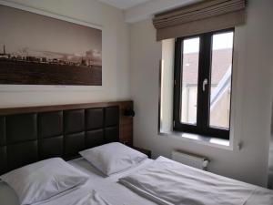 Giường trong phòng chung tại Hotel Jomfru Ane