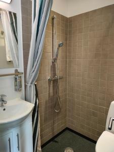 Phòng tắm tại Hotel Jomfru Ane