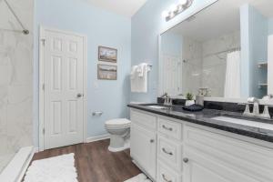 Ένα μπάνιο στο Serene Family Home - Quiet Area Close to GSU +14 φωτογραφίες