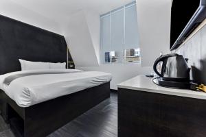 Postel nebo postele na pokoji v ubytování The Z Hotel Holborn