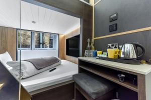 Kuchyň nebo kuchyňský kout v ubytování The Z Hotel Holborn