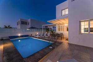 a swimming pool in the backyard of a house at Villa Atlántica - Heated pool in Playa Blanca in Playa Blanca