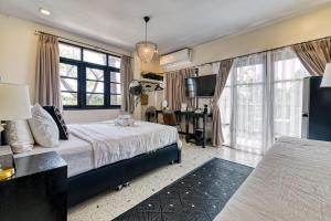 Postel nebo postele na pokoji v ubytování Rattana House Homestay