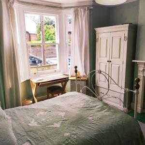 Ένα ή περισσότερα κρεβάτια σε δωμάτιο στο Cosy London double room near Wimbledon