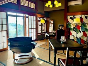 加美屋リゾート房総 浪漫ラウンジ 夕日と露天風呂-Kamiya Resort Boso的休息区