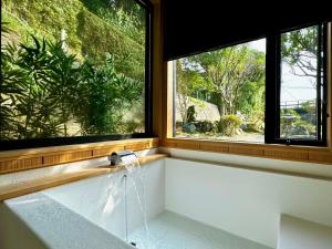 加美屋リゾート房総 浪漫ラウンジ 夕日と露天風呂-Kamiya Resort Boso外面的花园