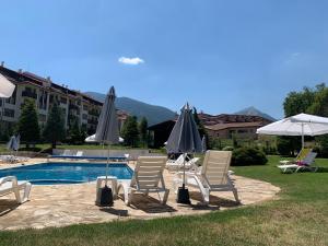 Bazén v ubytování Bansko Royal Towers APARTMENT 738 nebo v jeho okolí