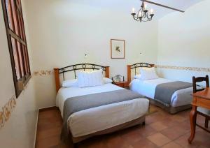 Ένα ή περισσότερα κρεβάτια σε δωμάτιο στο Casa los Cantaros Hotel Boutique