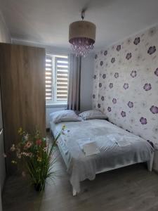 Ένα ή περισσότερα κρεβάτια σε δωμάτιο στο Apartament Cristal Comfort 1