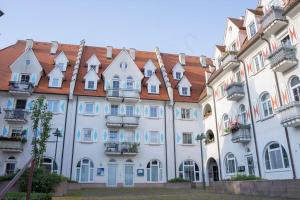 a large white building with a red roof at Casa Burgplatz - Maisonettewohnung in Hüfingen