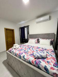 Postel nebo postele na pokoji v ubytování Villa Angel + 7 fotografií