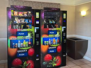 a drink vending machine in a room with soda at Motel 6 Phoenix, AZ Midtown in Phoenix