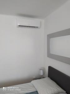 Ένα ή περισσότερα κρεβάτια σε δωμάτιο στο Dóm Tér Apartman 1