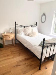 Voodi või voodid majutusasutuse 2 Bed Holiday Home with River Views toas