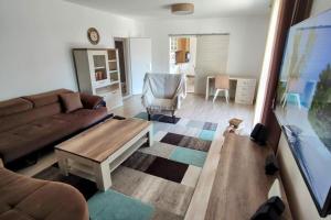 Χώρος καθιστικού στο Nature Bay Apartment +6 φωτογραφίες