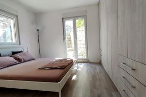 Ένα ή περισσότερα κρεβάτια σε δωμάτιο στο Nature Bay Apartment