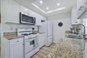 Gallery image of 1128 Tait Street, Unit D in Oceanside +23 photos