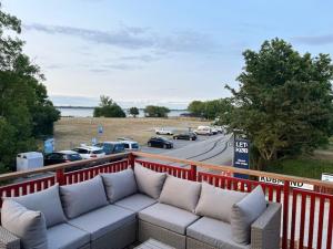a couch on a balcony with a view of a road at Kragenæs Havn in Torrig