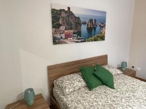 En eller flere senge i et værelse på Chiara Home + 12 billeder