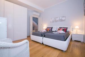 A bed or beds in a room at Villa Lucia Laglio