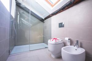 A bathroom at Villa Lucia Laglio