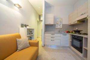 A kitchen or kitchenette at Villa Lucia Laglio