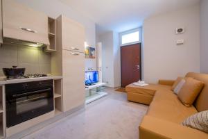 A kitchen or kitchenette at Villa Lucia Laglio