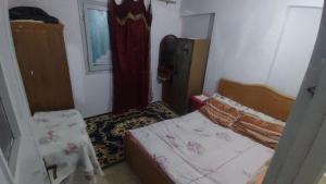 Postel nebo postele na pokoji v ubytování TM team- Elsohagy apartment