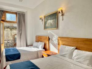 Postel nebo postele na pokoji v ubytování Hotel Frances + 37 fotografií