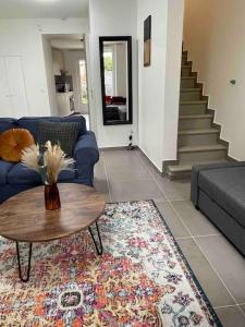 Posezení v ubytování Lovely house with free Paris parking Baby friendly