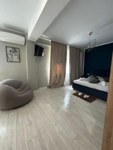 Μια τηλεόραση ή/και κέντρο ψυχαγωγίας στο Bella studio-only adults