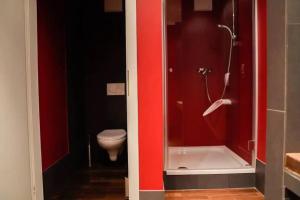 حمام في Authentic Austrian Flat in the South of Vienna