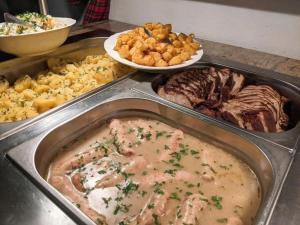 Jedlo v ubytovaní bed & breakfast alebo blízkom okolí