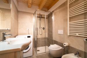 Koupelna v ubytování BORGO STALIS RESORT + 37 fotografií