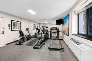 Fitness centrum a/nebo fitness zařízení v ubytování Best Western Inn at Ramsey