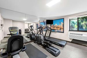 Fitness centrum a/nebo fitness zařízení v ubytování Best Western Inn at Ramsey