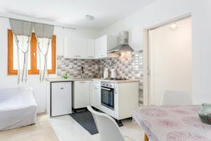 Kuchyň nebo kuchyňský kout v ubytování Apartment Podstrana 17586b