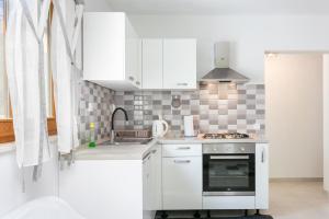 Kuchyň nebo kuchyňský kout v ubytování Apartment Podstrana 17586b