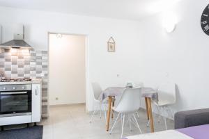 Kuchyň nebo kuchyňský kout v ubytování Apartment Podstrana 17586b