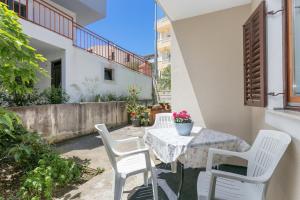 Balkón nebo terasa v ubytování Apartment Podstrana 17586b