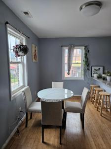 Posezení v ubytování Cozy room in Baltimore city