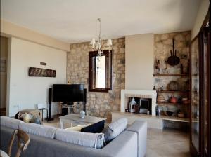 Μια τηλεόραση ή/και κέντρο ψυχαγωγίας στο Villa Art Foutia