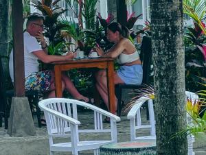 a man and a woman sitting at a table at Bali Stuti Jimbaran Inn in Jimbaran