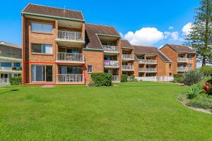 an apartment building with a lawn in front of it at Pacific Gables 1 in Gold Coast