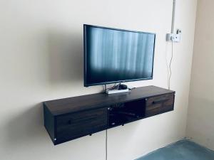 TV a/nebo společenská místnost v ubytování Inap Desa R'Sawit - Whole house