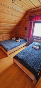 Łóżko lub łóżka w pokoju w obiekcie Góralska Chata & Spa