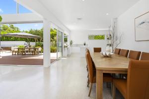 O zonă de relaxare la Opulence on Olive - Resort Luxury In Blairgowrie, Opposite Yacht Club